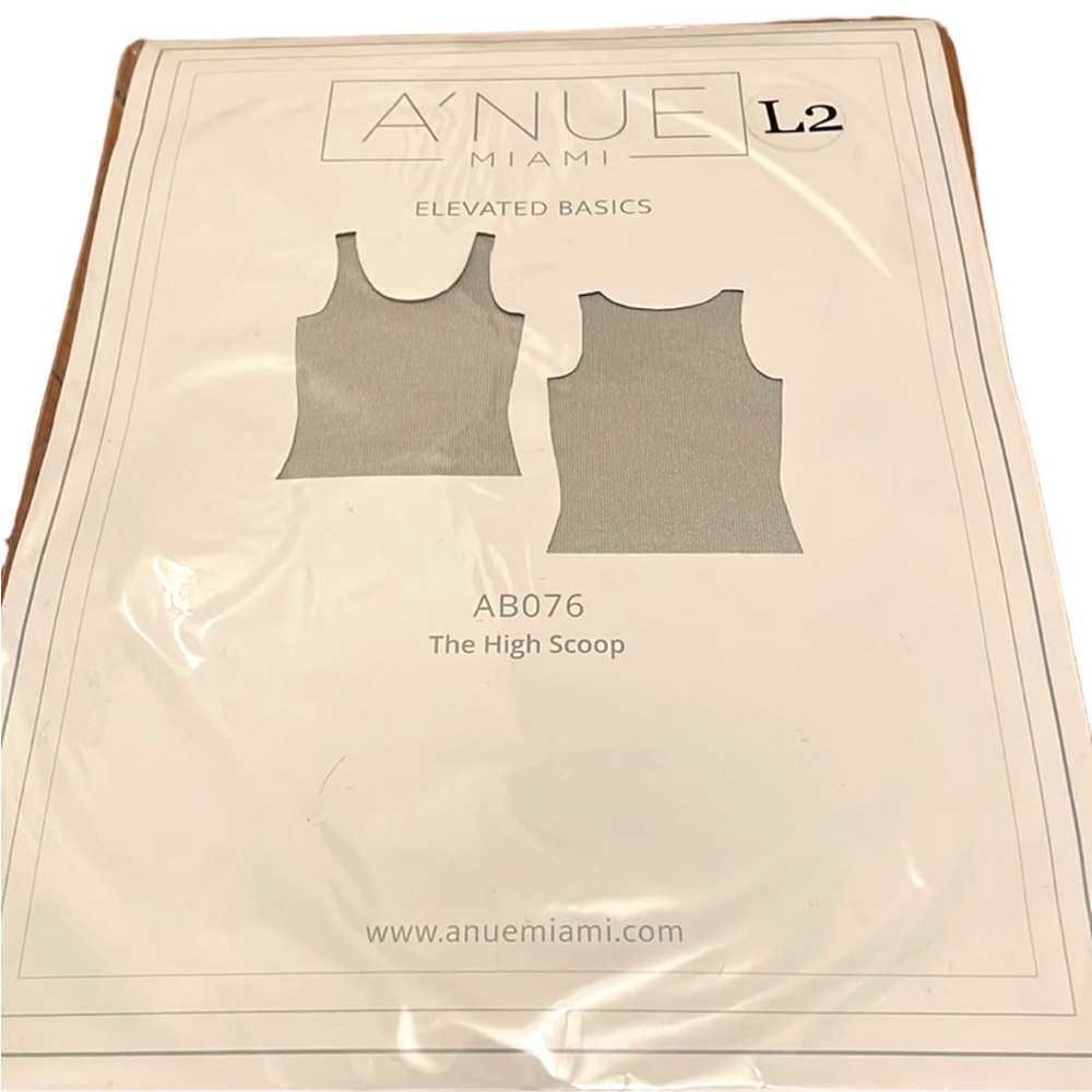 A’nue Miami High/Scoop Tank in Platinum. Can be worn either way. Size XXL NWT